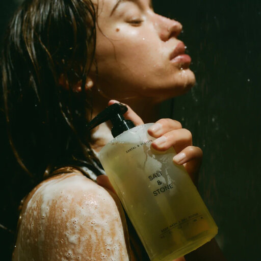 SALT&amp;STONE Gel Doushe Santal&amp;Vetiver 450ml Антиоксидантный гель для душа с ароматом сандалового дерева и ветивер. — Фото 1