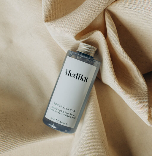 Medik8 Press &amp; Clear Refill 150 ml Отшелушивающий ВНА-тоник с 2% инкапсулированной салициловой кислотой (сменный флакон) — Фото 1