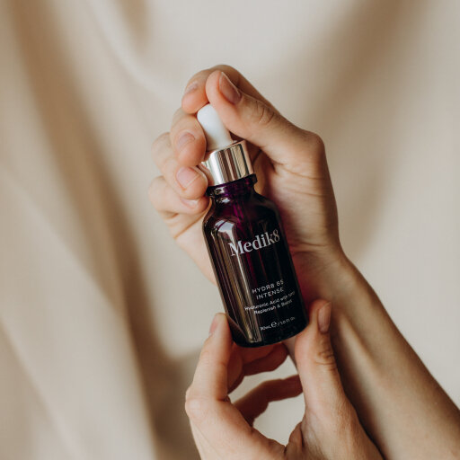 Medik8 HYDR8 B5 Intense 30 ml Інтенсивна сироватка з гіалурованою кислотою та NMF — Фото 1