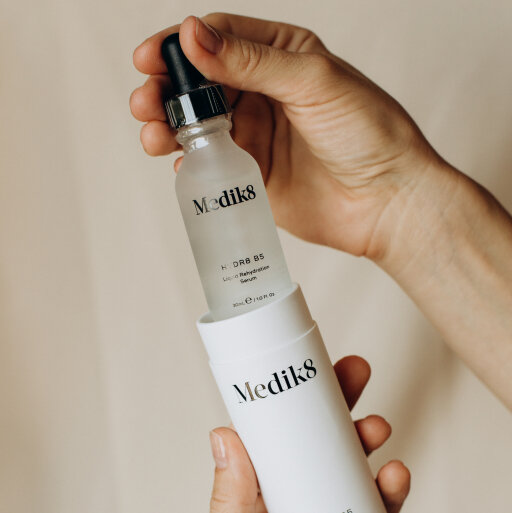 Medik8 HYDR8 B5 Serum 30 ml Зволожуюча сироватка — Фото 2