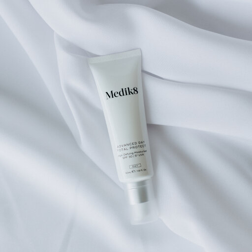 Medik8 Advanced Day Total Protect 50 ml Дневной увлажняющий крем против старения с SPF 30 — Фото 1