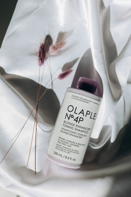 Olaplex №4P Blonde Enhancer Toning Shampoo 250ml Тонуючий шампунь &quot;Сяяння блонду&quot; — Фото 1