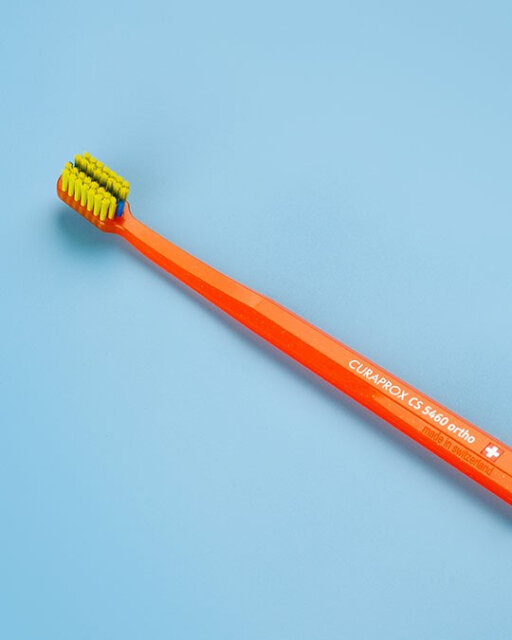 CURAPROX ortho ultra soft Ортодонтическая зубная щетка (оранжевая) — Фото 2