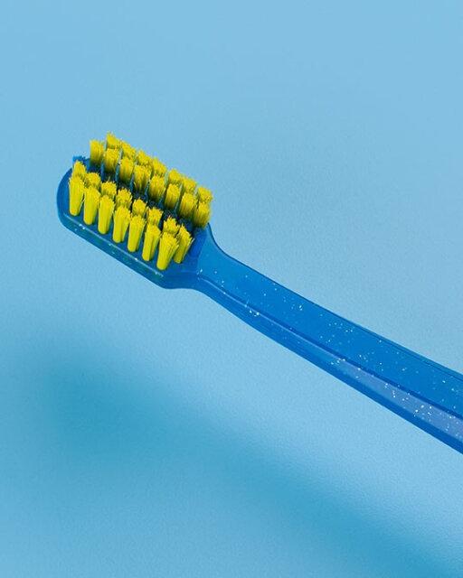 CURAPROX ortho ultra soft Ортодонтическая зубная щетка (зеленая) — Фото 1